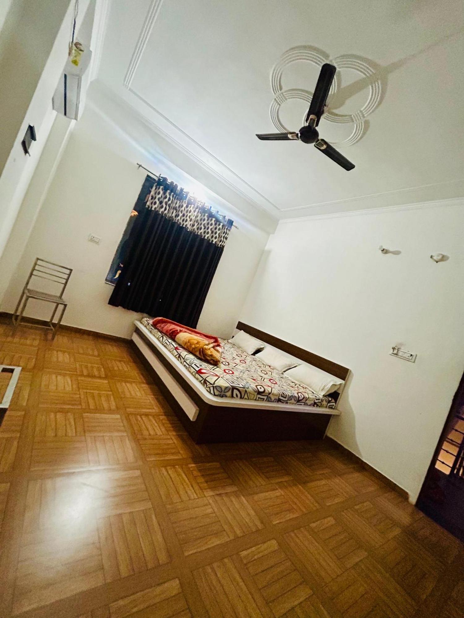 Milan Hotel & Restaurant Sikar Bagian luar foto