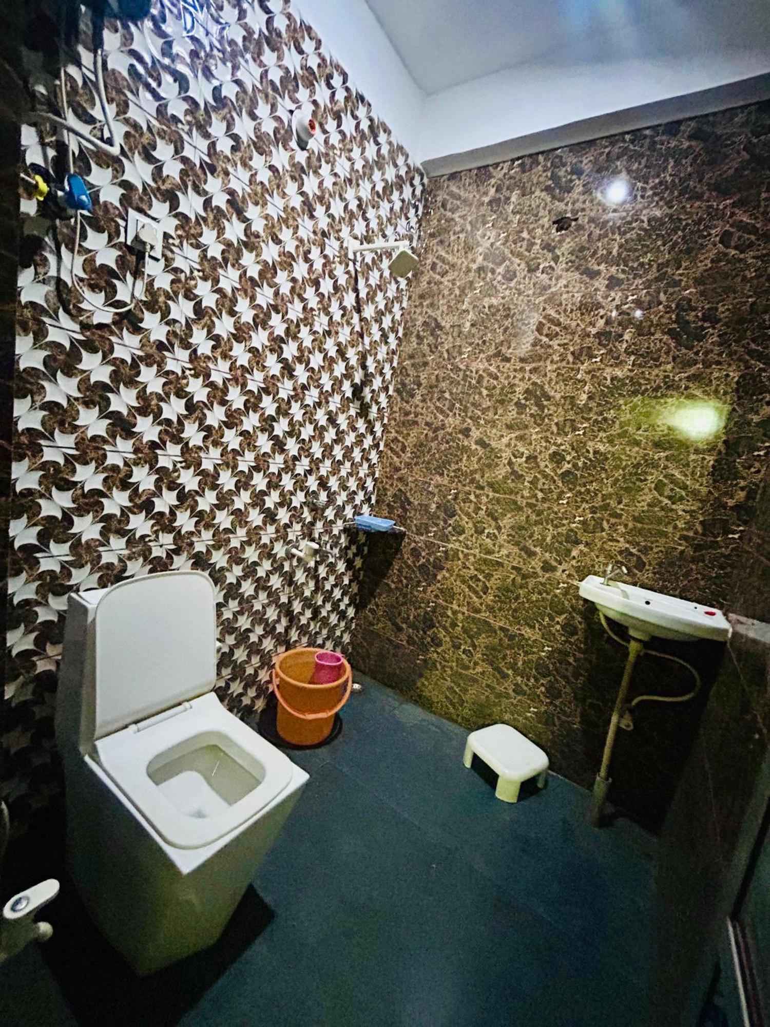 Milan Hotel & Restaurant Sikar Bagian luar foto