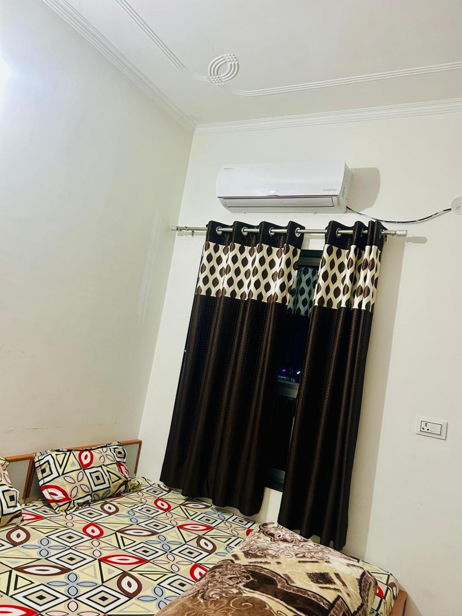 Milan Hotel & Restaurant Sikar Bagian luar foto