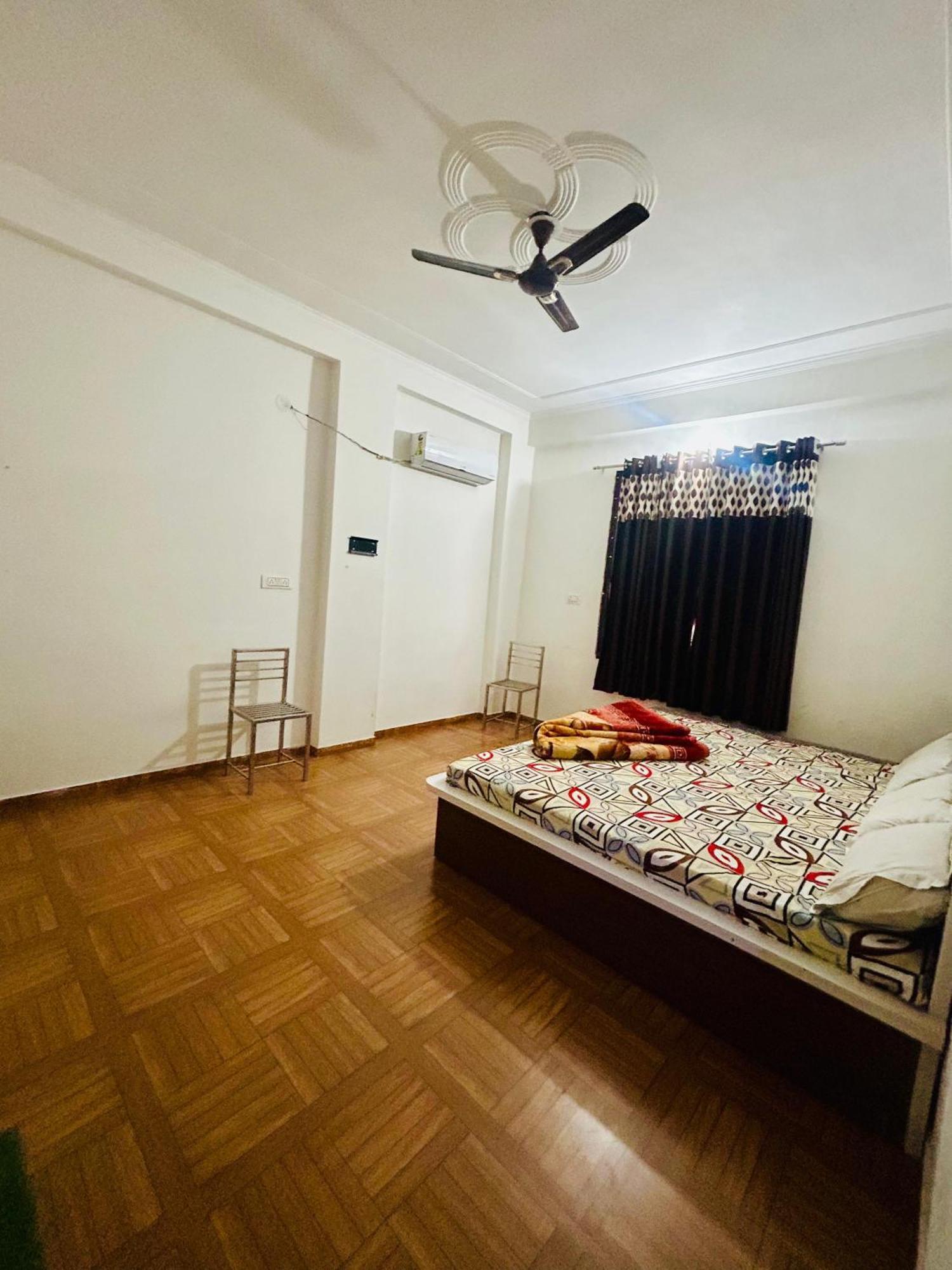 Milan Hotel & Restaurant Sikar Bagian luar foto
