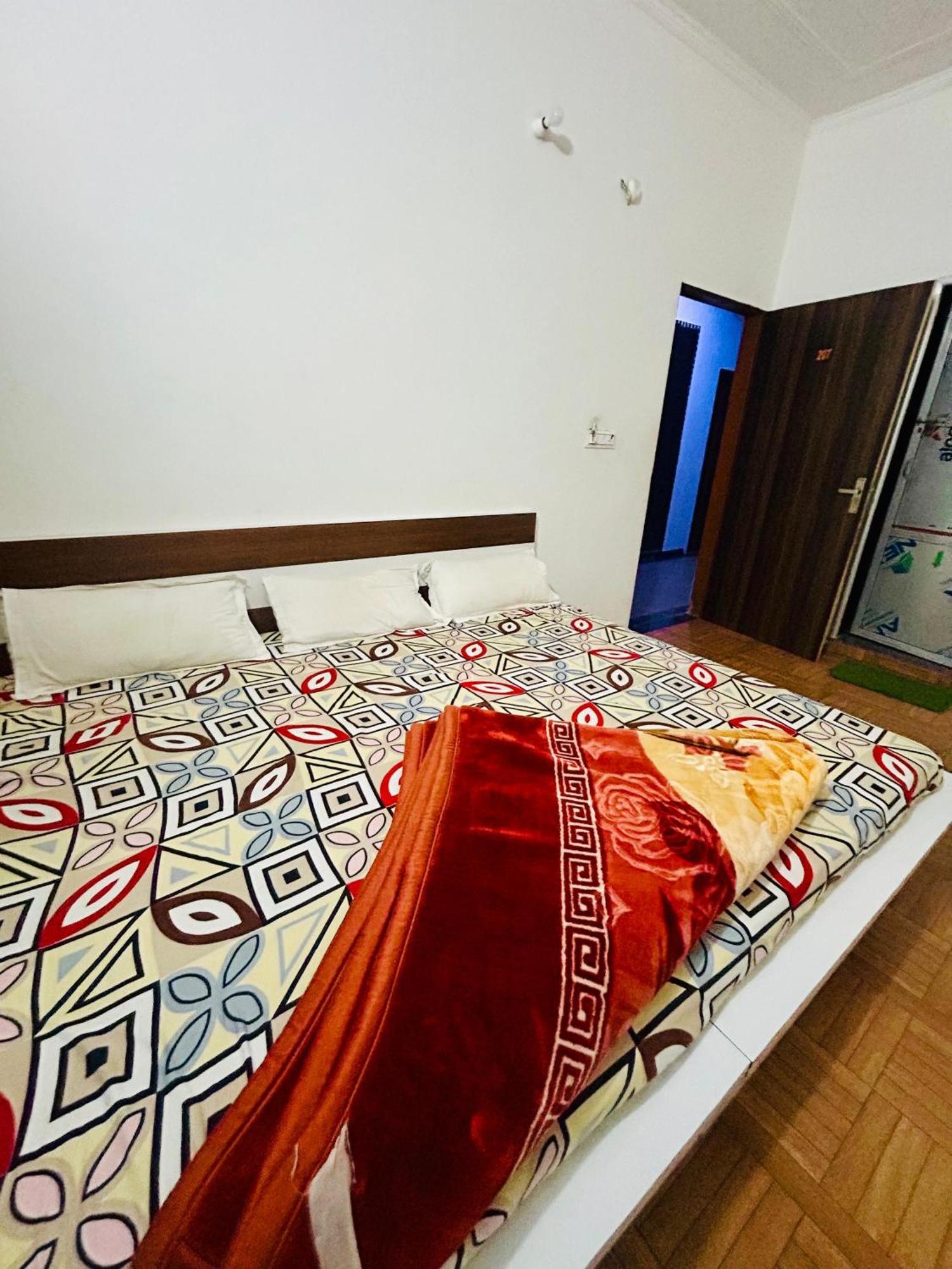 Milan Hotel & Restaurant Sikar Bagian luar foto