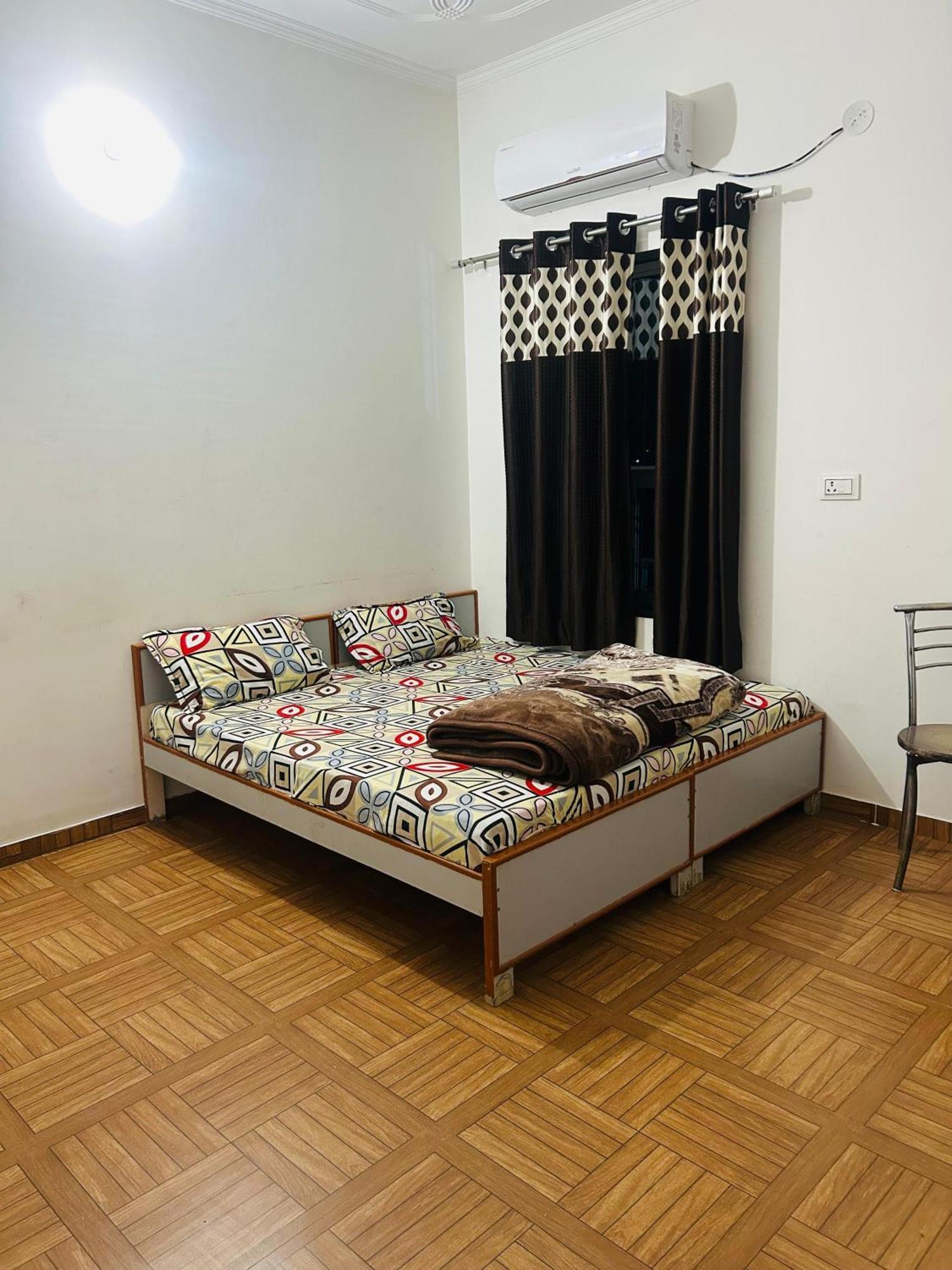 Milan Hotel & Restaurant Sikar Bagian luar foto