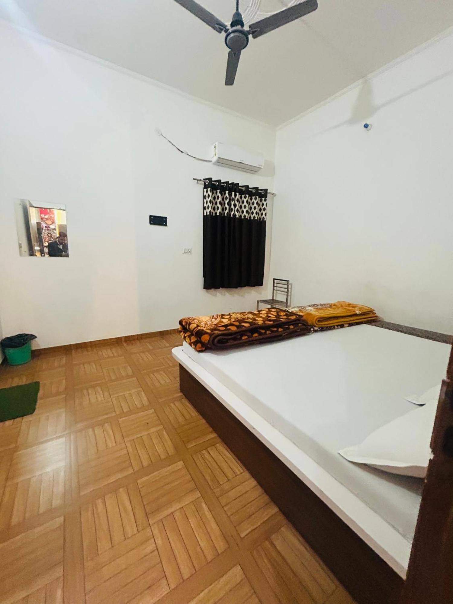 Milan Hotel & Restaurant Sikar Bagian luar foto