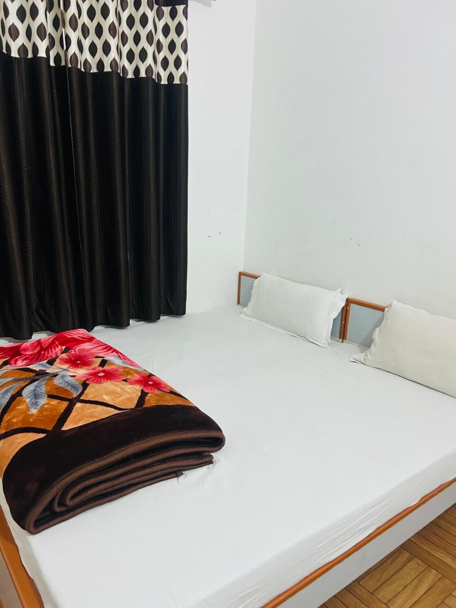 Milan Hotel & Restaurant Sikar Bagian luar foto
